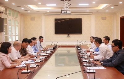 Deputy Minister of Construction Nguyen Van Sinh receives Kusto Group