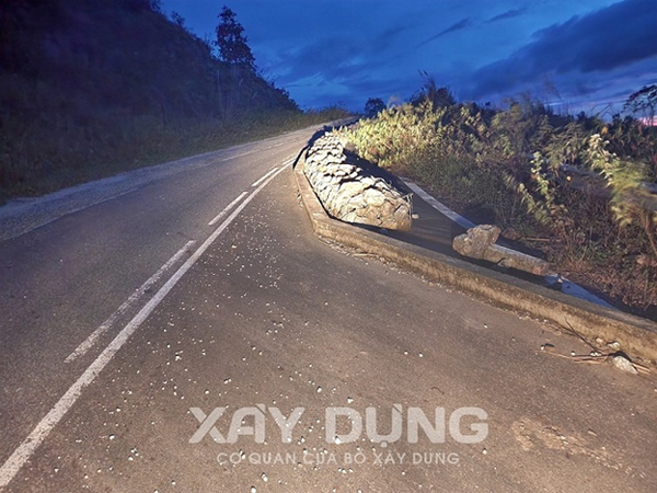 Huyện Tu Mơ Rông (Kon Tum): Đường tránh đèo Văn Rơi thường xuyên bị hư hỏng, sạt lở