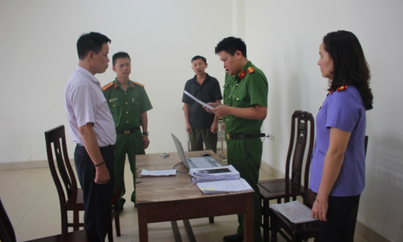 Nghệ An: Khởi tố nguyên Đội trưởng Đội Quản lý trật tự đô thị thị xã Cửa Lò về tội lừa đảo chiếm đoạt tài sản