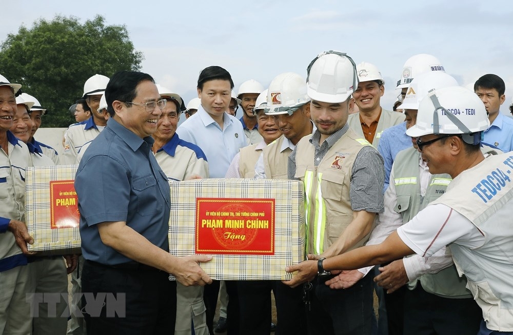 Thủ tướng dự lễ phát động thi đua đẩy mạnh phát triển hạ tầng hiện đại