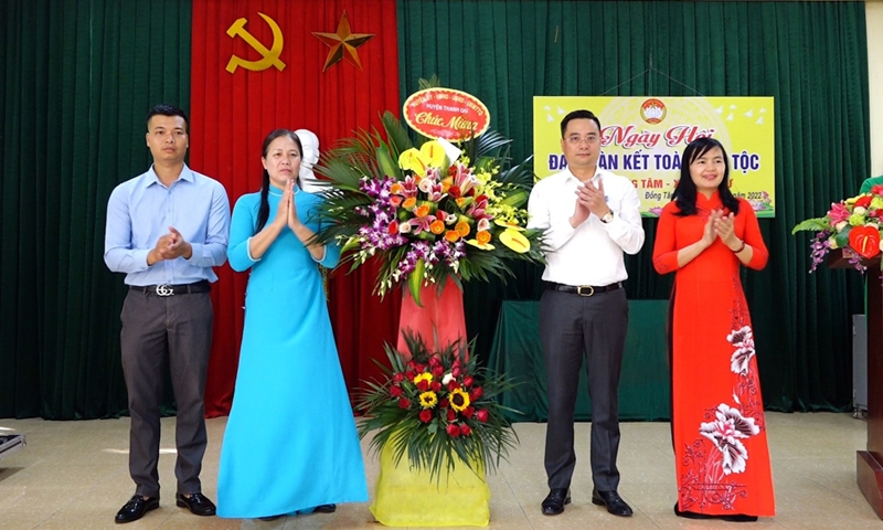 Chung vui Ngày hội Đại đoàn kết toàn dân tại thôn Đồng Tâm, xã Kim Thư