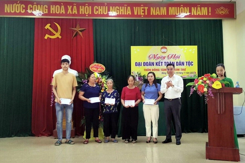 Chung vui Ngày hội Đại đoàn kết toàn dân tại thôn Đồng Tâm, xã Kim Thư