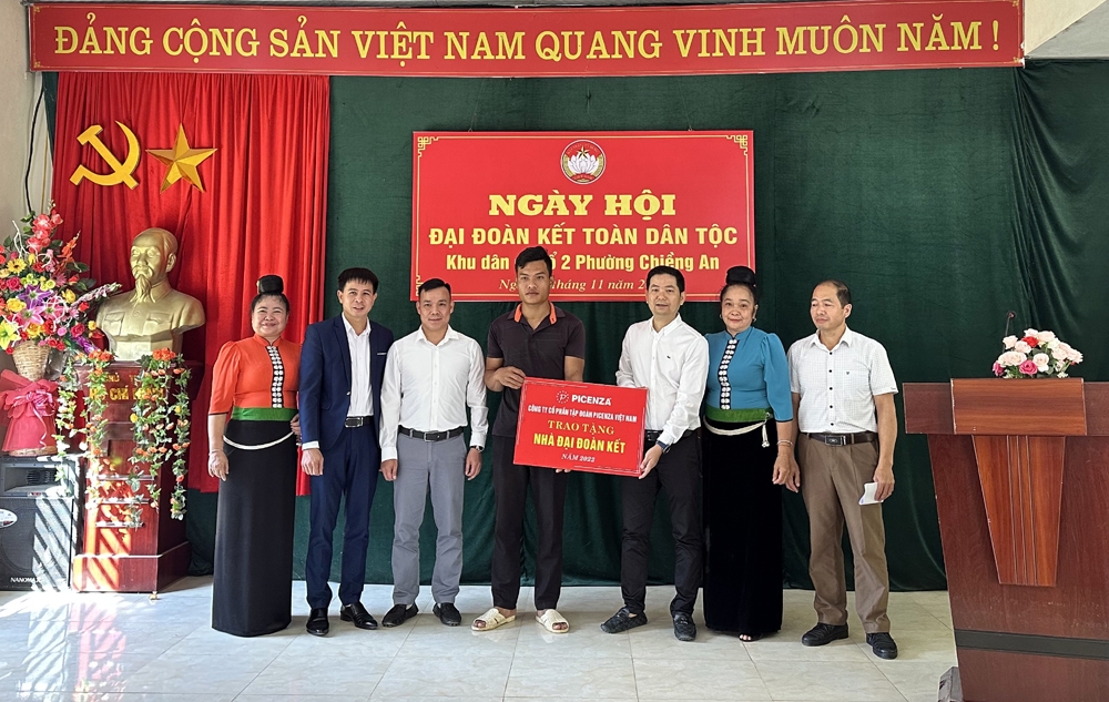 Tập đoàn Picenza trao tặng nhà đại đoàn kết cho hộ nghèo tại Khu dân cư Bản Hài, thành phố Sơn La