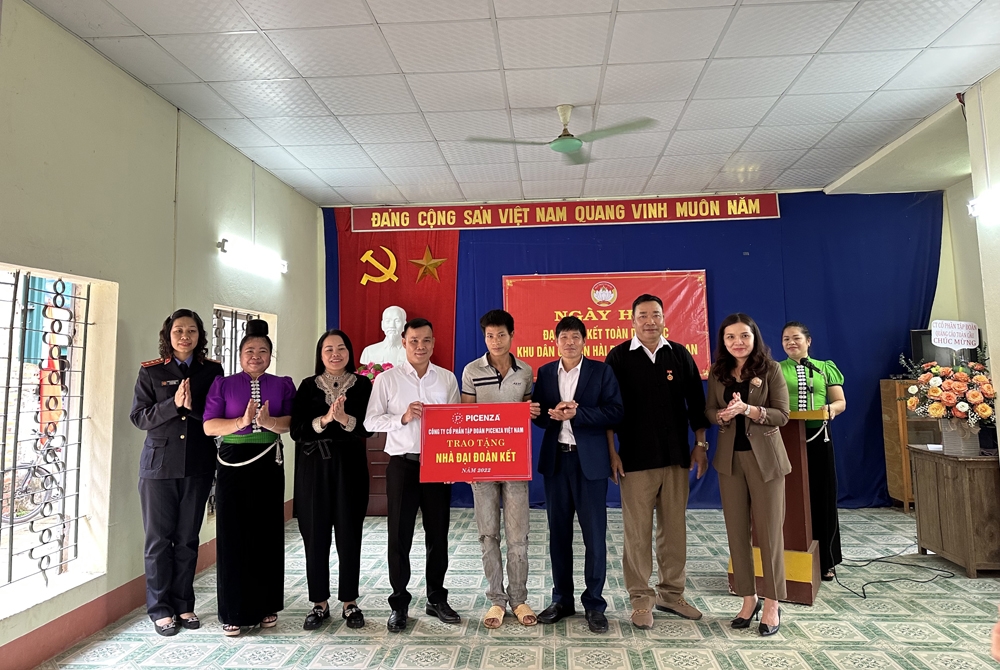 Tập đoàn Picenza trao tặng nhà đại đoàn kết cho hộ nghèo tại Khu dân cư Bản Hài, thành phố Sơn La