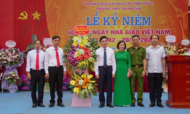 Vĩnh Phúc: Lãnh đạo huyện Bình Xuyên chúc mừng các trường nhân kỷ niệm 40 năm ngày Nhà giáo Việt Nam 20/11