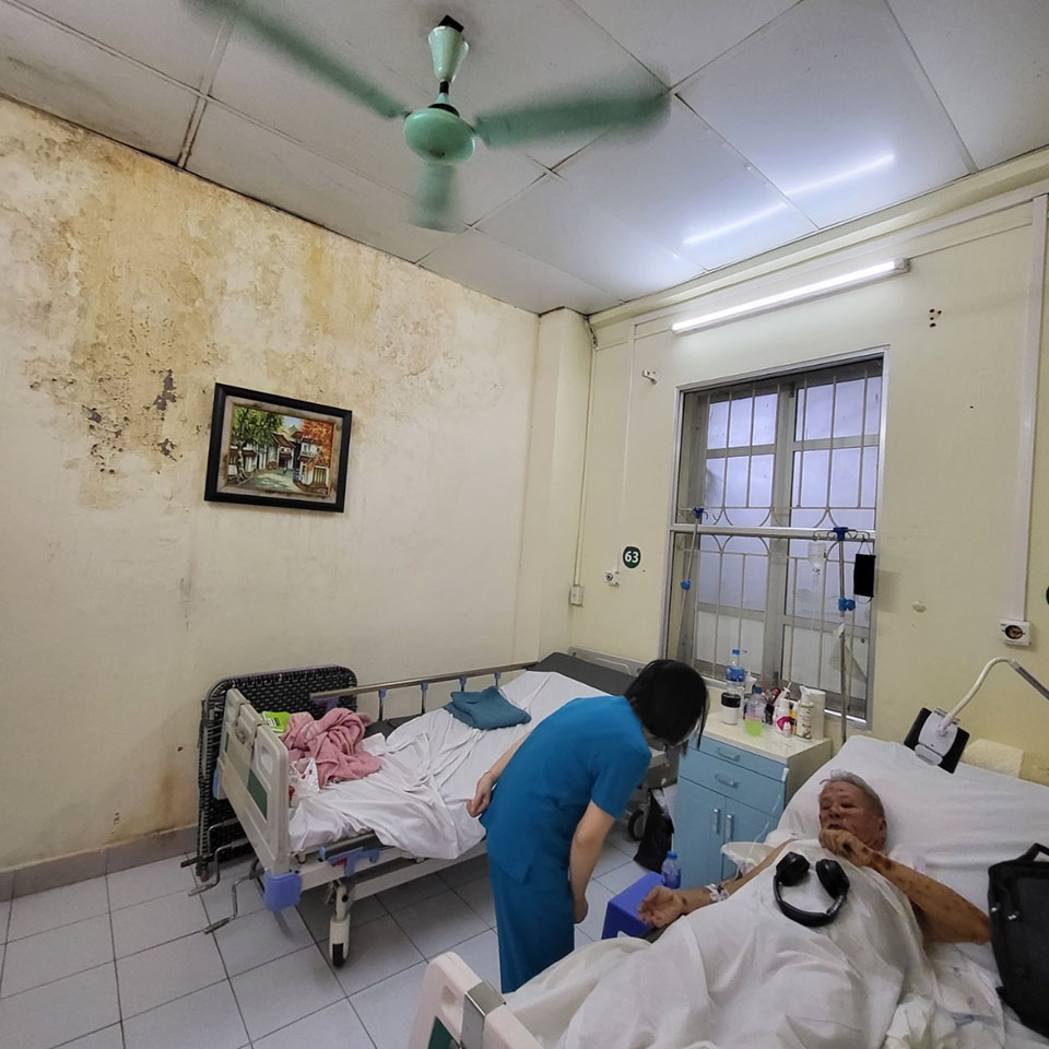 Bệnh viện Bạch Mai thiếu trang thiết bị, cơ sở vật chất xuống cấp trầm trọng