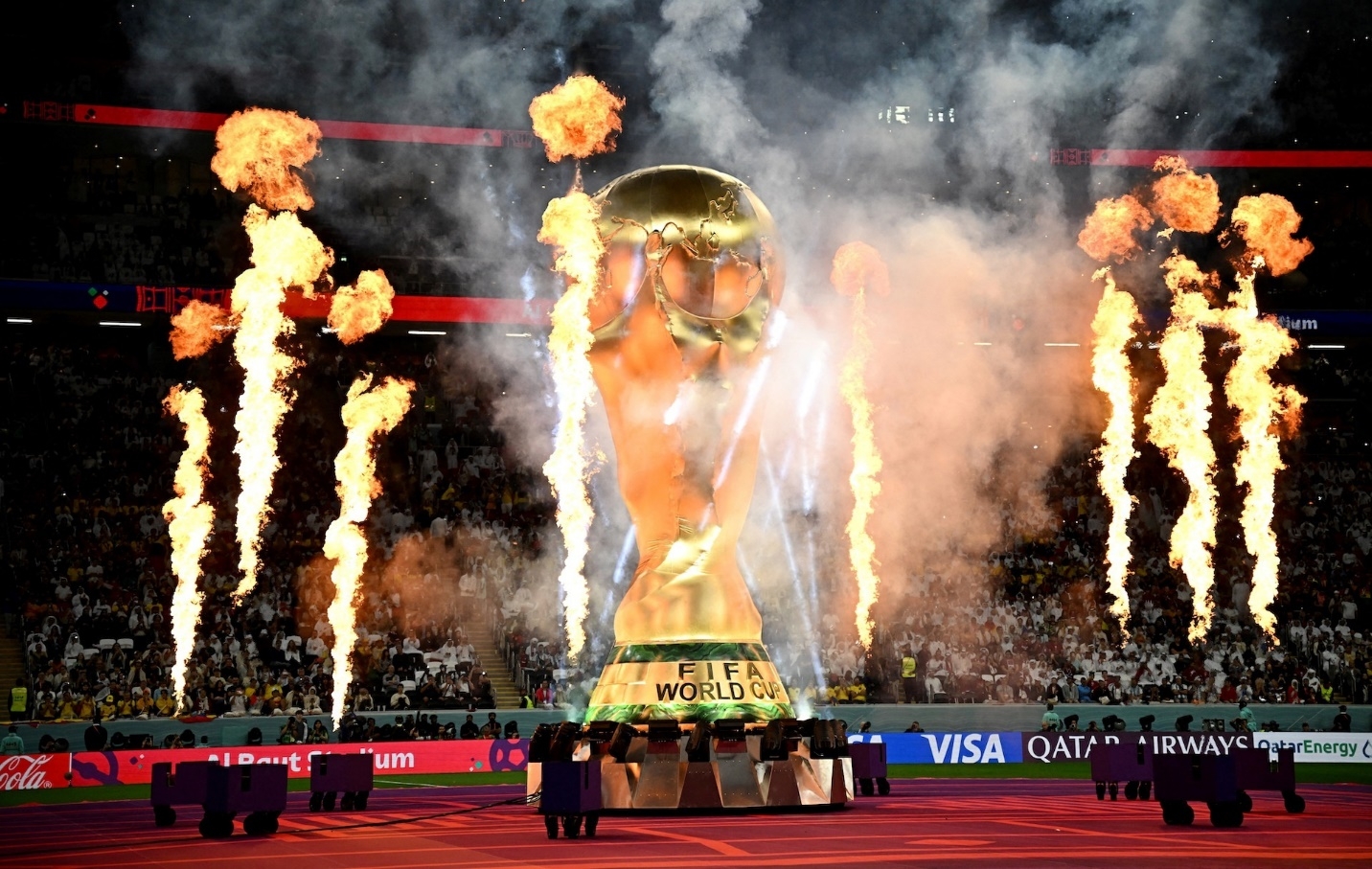World Cup khiến nhà trọ ở Qatar 'cháy phòng'