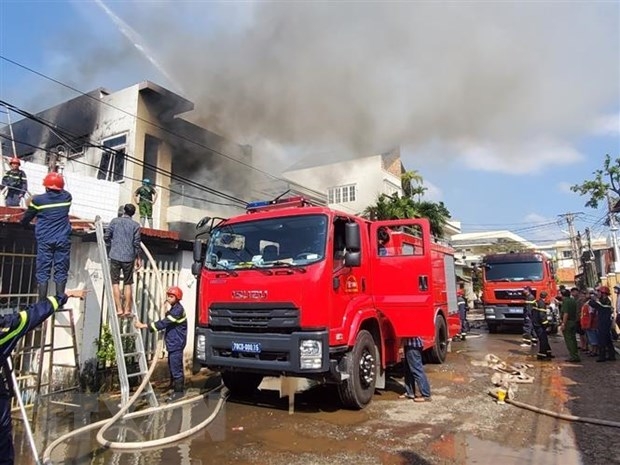 Tây Ninh: Cháy lớn thiêu rụi nhà dân, nghi do chập điện thang máy