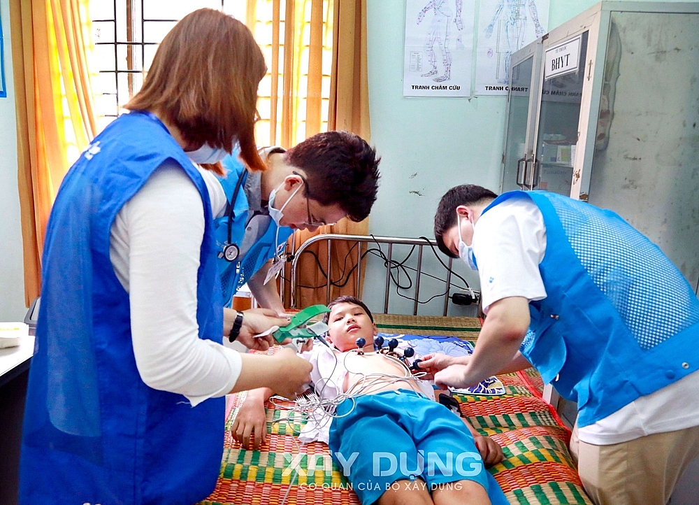 Doosan VINA khám bệnh, phát thuốc miễn phí cho 1.500 người dân Quảng Ngãi