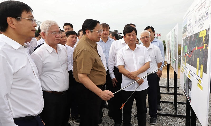 Thủ tướng Chính phủ Phạm Minh Chính khảo sát các dự án giao thông tại Bình Dương