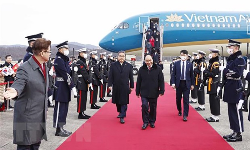 Chủ tịch nước Nguyễn Xuân Phúc bắt đầu thăm cấp Nhà nước Hàn Quốc