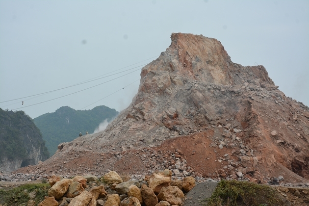 Yên Thủy, Hòa Bình: Dân tố doanh nghiệp nổ mìn phá đá làm hư hỏng nhà dân