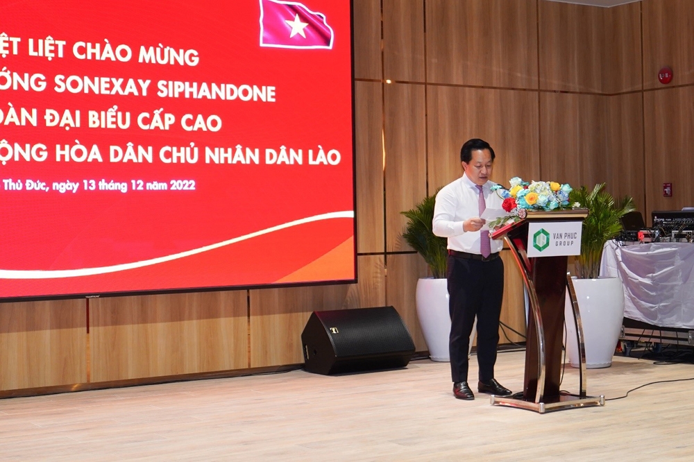Phó Thủ tướng Lào cùng lãnh đạo UBND Thành phố Hồ Chí Minh thăm và làm việc tại Van Phuc City