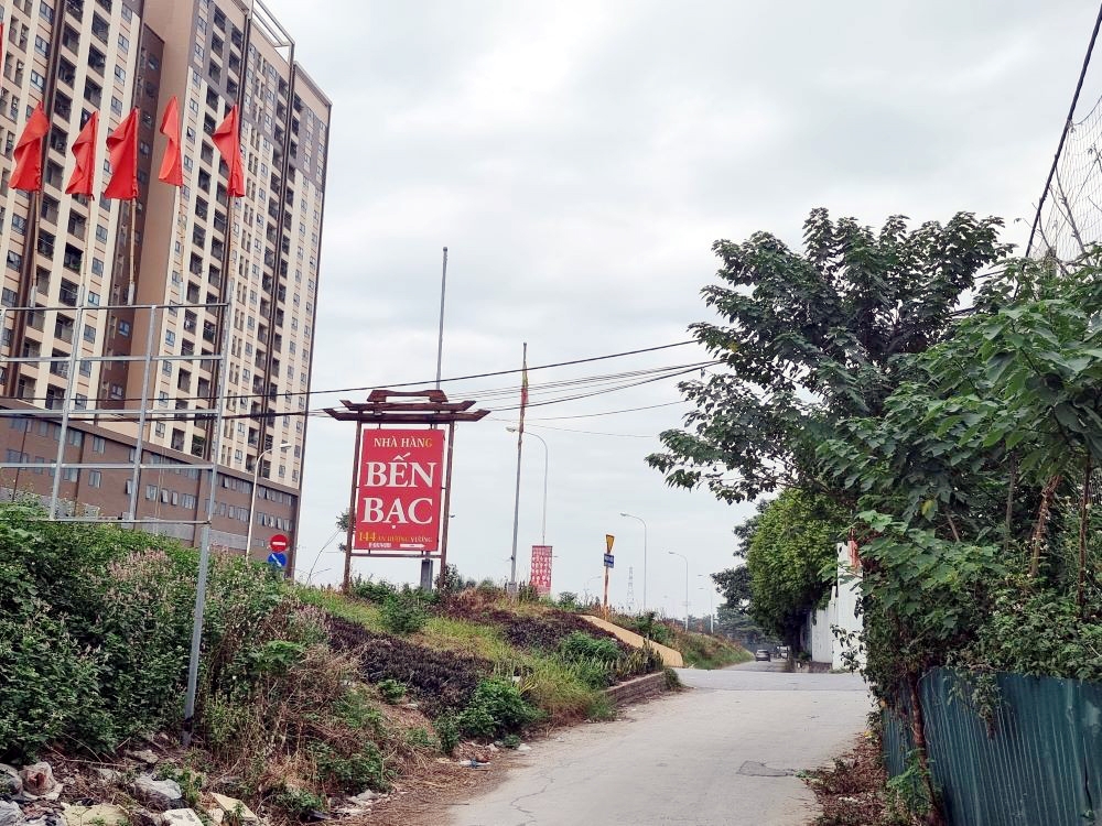 Tây Hồ (Hà Nội): Nhà hàng mọc trong hành lang thoát lũ – chính quyền phường Phú Thượng có buông lỏng quản lý?