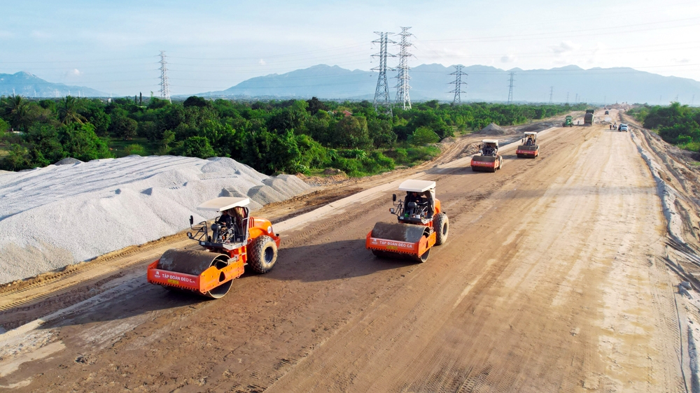 Liên danh Đèo Cả nhận hồ sơ yêu cầu gói thầu hơn 3.800 tỷ ở cao tốc Hoài Nhơn - Quảng Ngãi