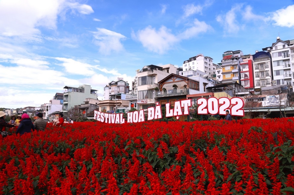 Người dân nô nức checkin tại Festival Hoa Đà Lạt 2022