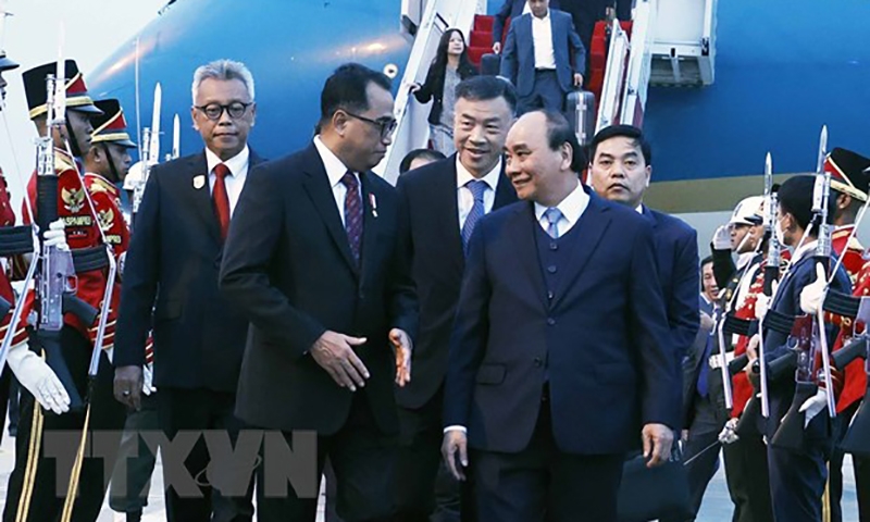Chủ tịch nước bắt đầu chuyến thăm cấp nhà nước Cộng hòa Indonesia