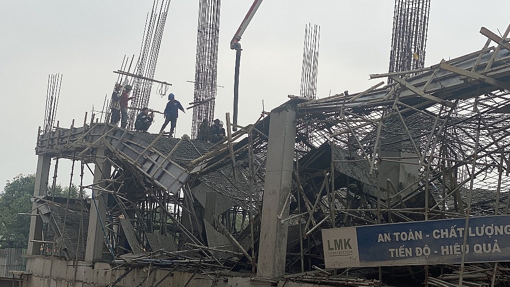 Thành phố Vinh: Sập giàn giáo trong lúc đổ bê tông dự án Trung tâm thương mại