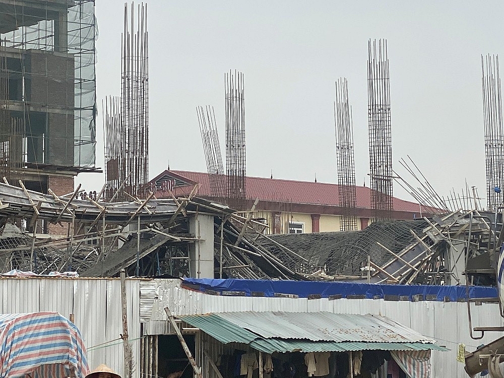 Thành phố Vinh: Sập giàn giáo trong lúc đổ bê tông dự án Trung tâm thương mại
