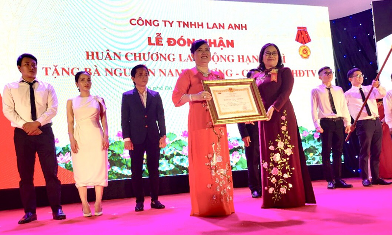 Doanh nhân Nguyễn Nam Phương được tặng Huân chương Lao động hạng Nhì