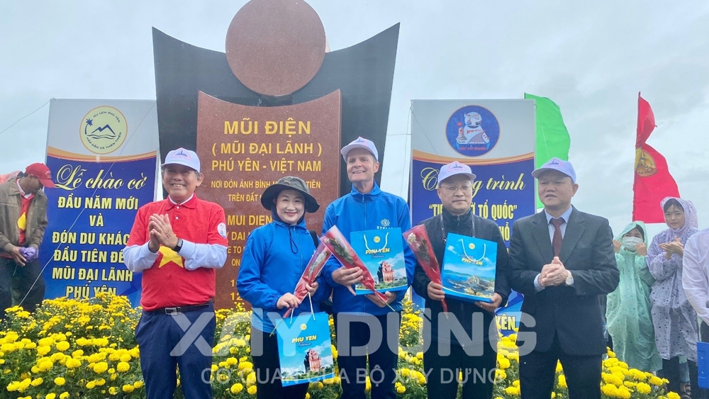Phú Yên: Chào cờ đầu năm tại cực Đông trên đất liền của Tổ quốc