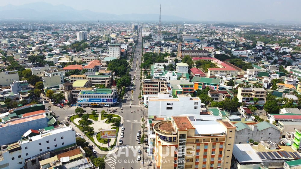 Năm 2023, thành phố Quảng Ngãi chi trăm tỷ quét dọn rác, chăm sóc cây xanh