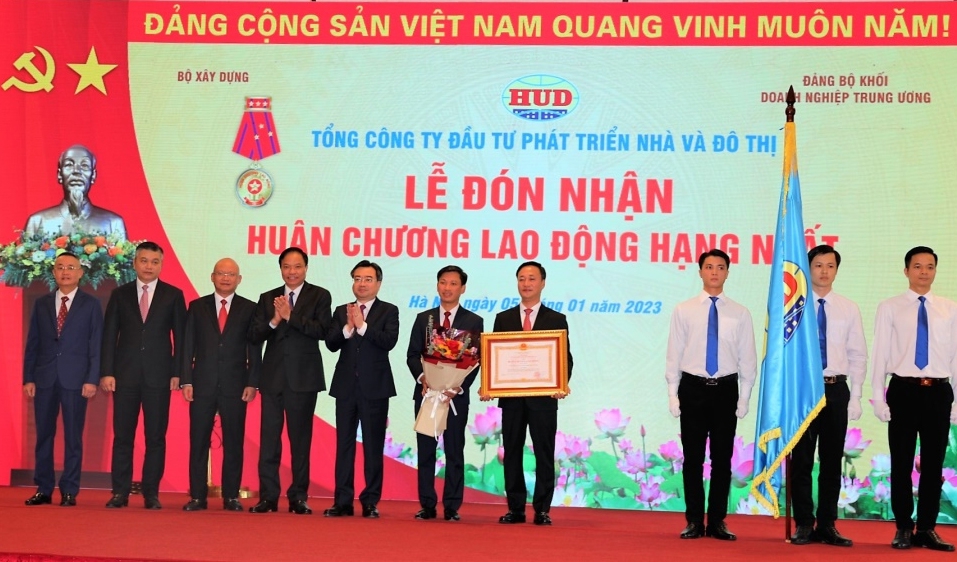 Tổng công ty HUD đón nhận Huân chương Lao động hạng Nhất