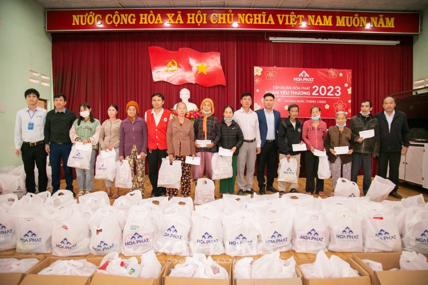 Thép Hòa Phát Dung Quất tặng trên 600 suất quà Tết cho đồng bào nghèo tại Quảng Ngãi