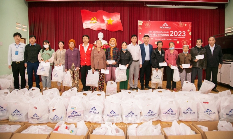 Thép Hòa Phát Dung Quất tặng trên 600 suất quà Tết cho đồng bào nghèo tại Quảng Ngãi