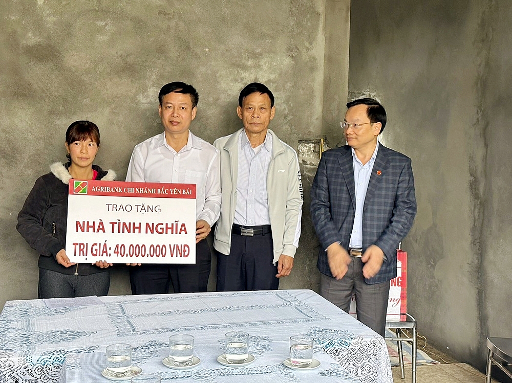Yên Bái: Bàn giao nhà tình nghĩa cho hộ nghèo tại xã Giới Phiên