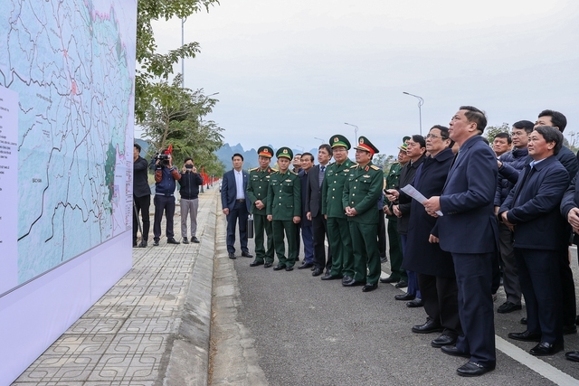 Thủ tướng khảo sát thực địa, thúc đẩy 2 'động lực phát triển' mới của Cao Bằng