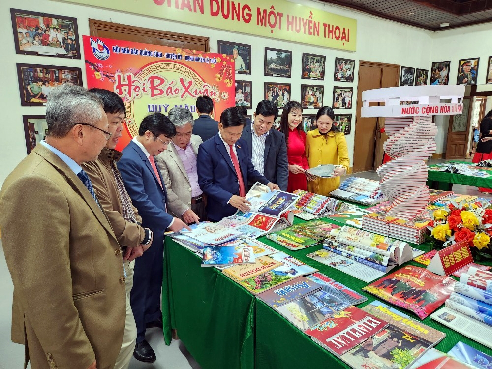 Quảng Bình: Hơn 300 ấn phẩm tham gia trưng bày Hội báo Xuân Quý Mão 2023