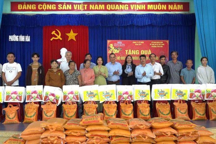 Nha Trang: Công ty Cổ phần Vega City trao quà Tết cho 120 hộ nghèo phường Vĩnh Hòa và Vĩnh Phước