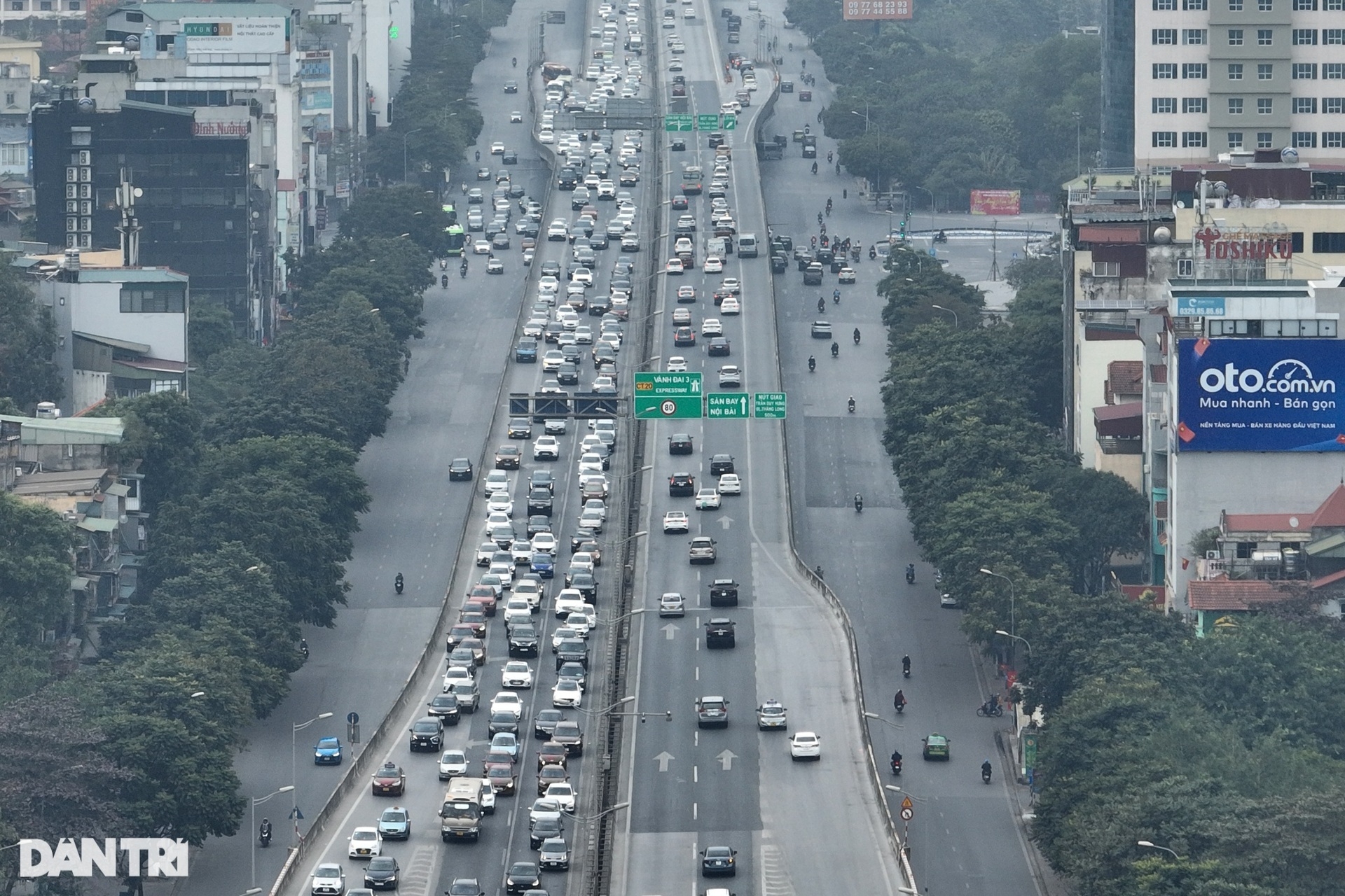 Mùng 2 Tết: Hà Nội ùn tắc nhiều kilomet đường vanh đai 3 trên cao