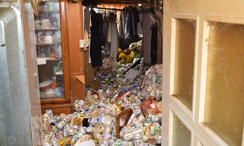Những căn nhà chứa đầy rác tại Nhật Bản