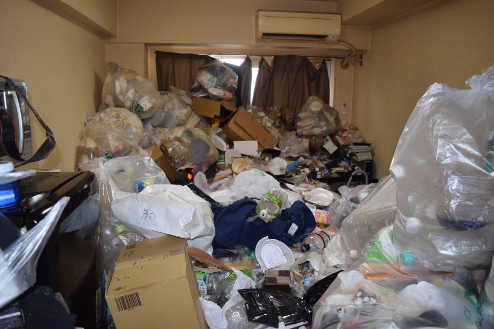 Những căn nhà chứa đầy rác tại Nhật Bản