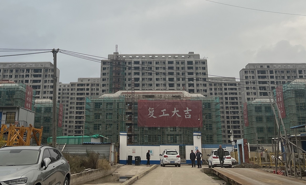 Những người Trung Quốc trả tiền mua căn hộ nhưng nhà không được xây