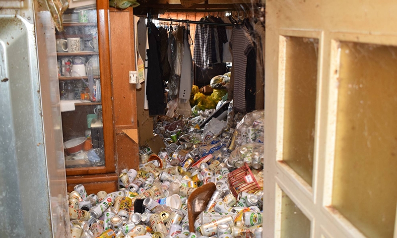 Cuộc sống trong những căn nhà đầy rác ở Nhật Bản