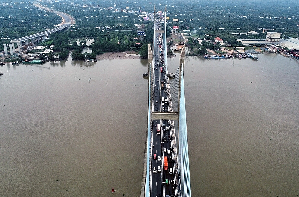 Dòng người từ miền Tây đi TP.HCM kẹt cứng ở cầu Mỹ Thuận