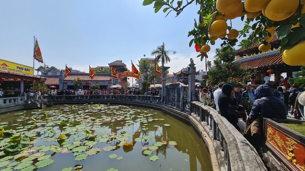 Nam Định: Hội chợ Viềng đón hàng nghìn người du xuân đầu năm mới