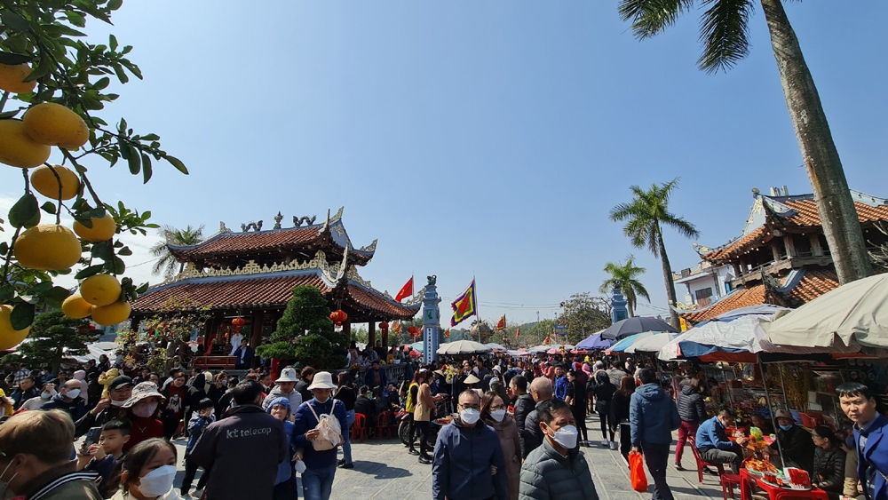 Nam Định: Hội chợ Viềng đón hàng nghìn người du xuân đầu năm mới