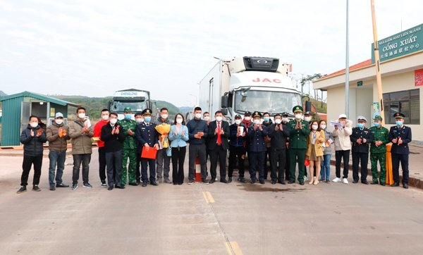 Quảng Ninh: Khai xuân 120 xe hàng xuất khẩu qua cửa khẩu Móng Cái