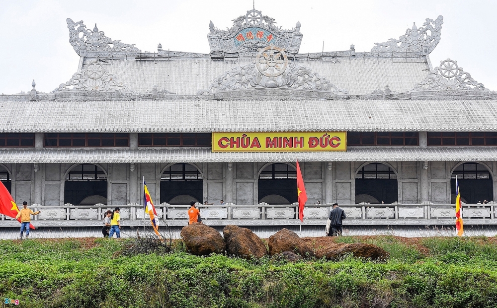 Ngôi chùa xây chưa xong vẫn đón hàng nghìn du khách dịp Tết