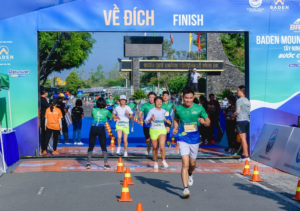 BaDen Mountain Marathon 2023 gây sốt với hơn 5000 VĐV đăng ký sau 7 ngày mở cổng