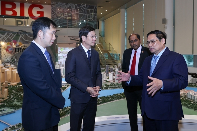 Thủ tướng tìm hiểu quy hoạch quốc gia và thành phố thông minh của Singapore