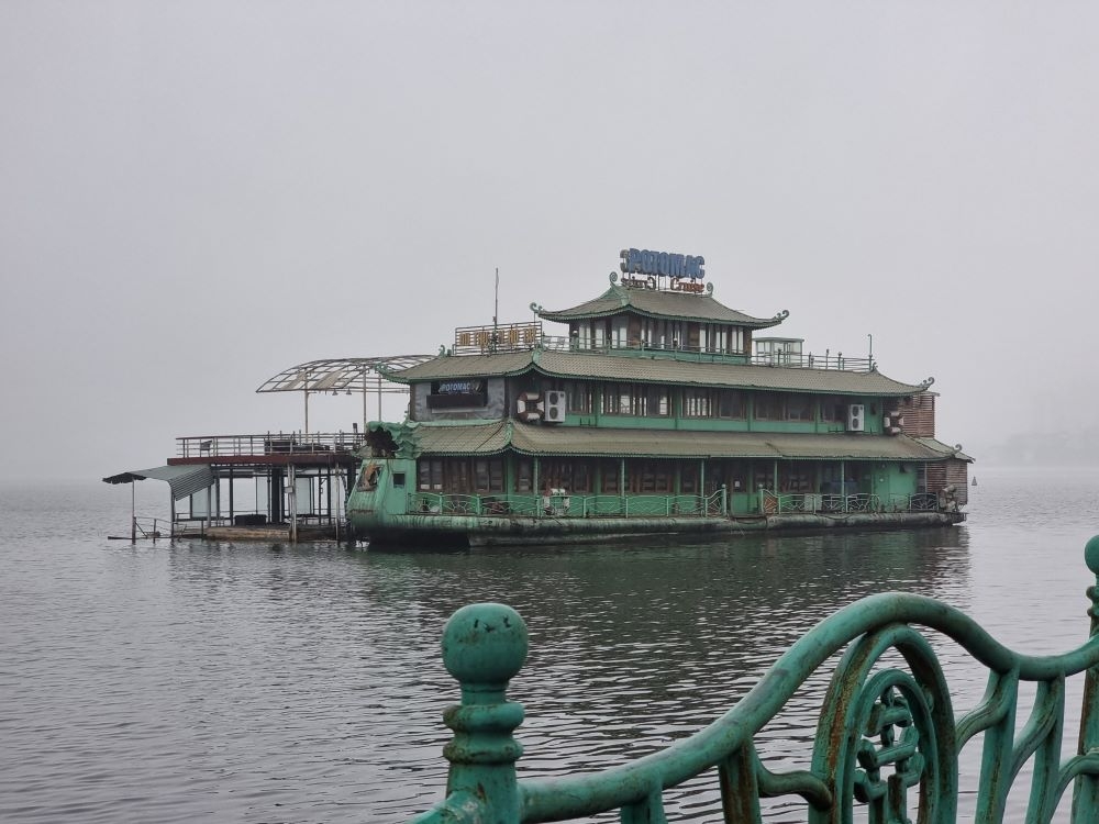 Tây Hồ (Hà Nội): Kiên quyết di dời 4 phương tiện tàu thuyền cũ khỏi Hồ Tây trong quý I năm 2023