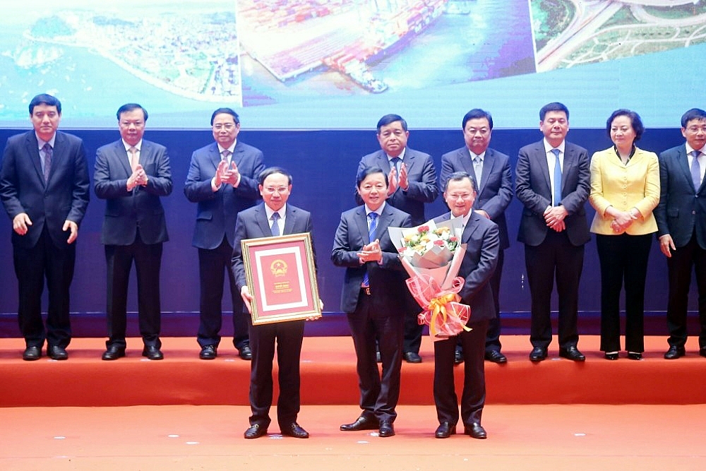 Trao quyết định Quy hoạch tỉnh Quảng Ninh và Quy hoạch chung thành phố Hạ Long