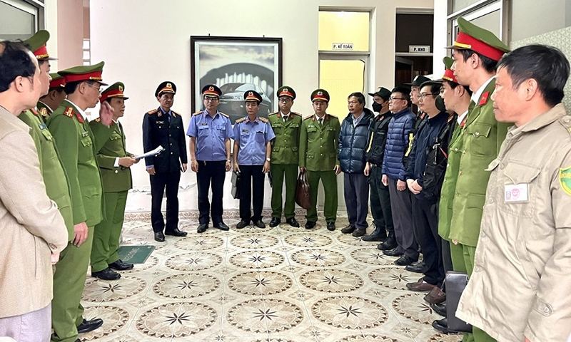 Thừa Thiên - Huế: Khởi tố, bắt tạm giam Giám đốc và hai Phó Giám đốc trung tâm đăng kiểm