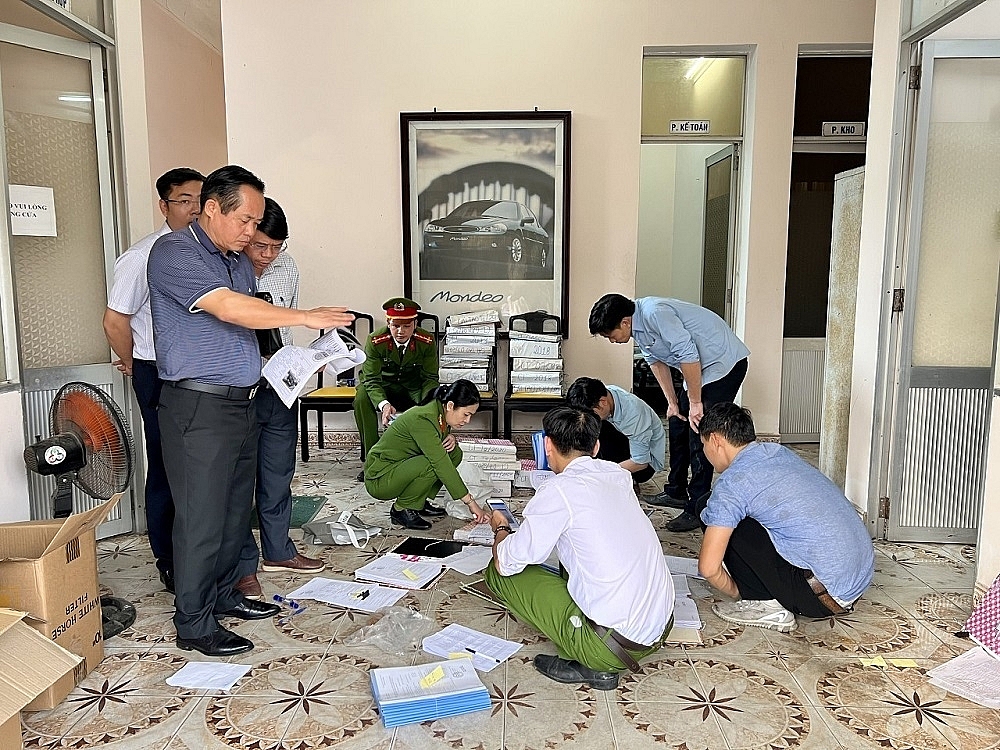 Thừa Thiên - Huế: Khởi tố, bắt tạm giam Giám đốc và hai Phó Giám đốc trung tâm đăng kiểm