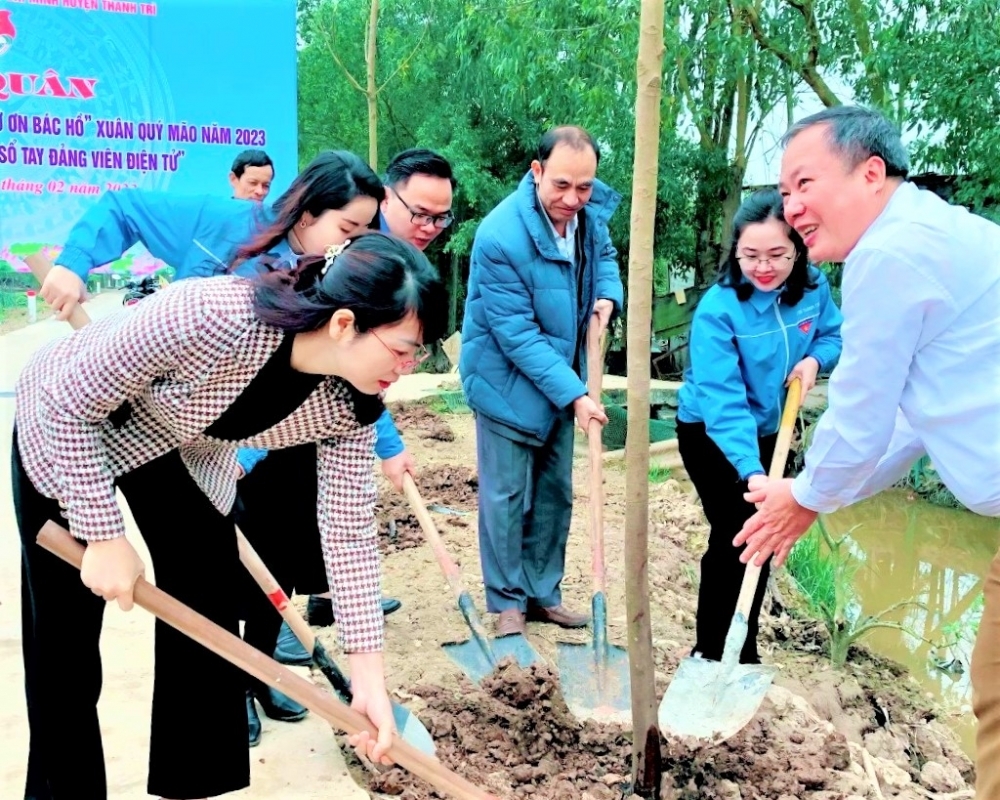 Hà Nội: Đoàn Thanh niên huyện Thanh Trì khắc sâu lời dạy của Bác “Mùa xuân là Tết trồng cây”
